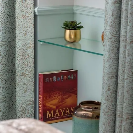 Le Beau Marais - Luxury Apartments, Air Cond, Lift Apartment