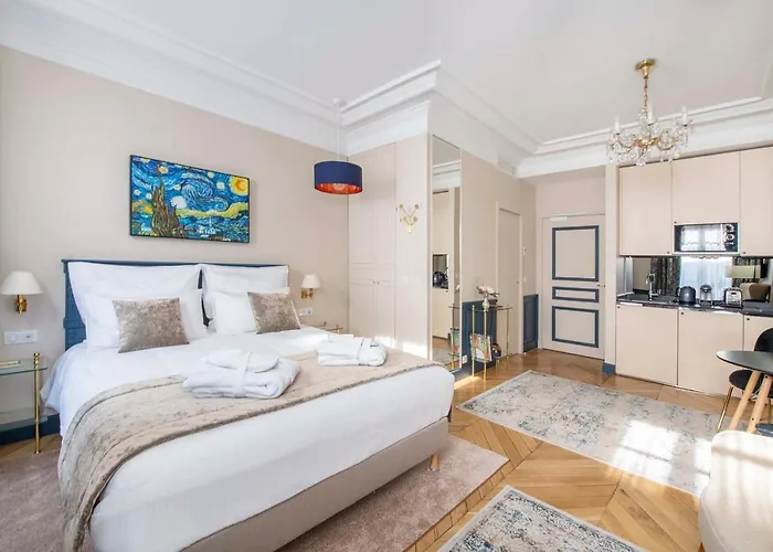 Le Beau Marais - Luxury Apartments, Air Cond, Lift *