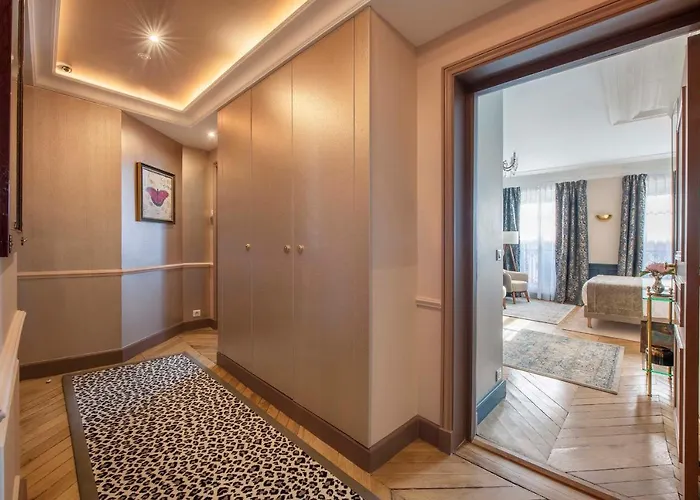 Le Beau Marais - Luxury Apartments, Air Cond, Lift