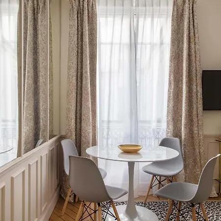 Le Beau Marais - Luxury Apartments, Air Cond, Lift * Parijs